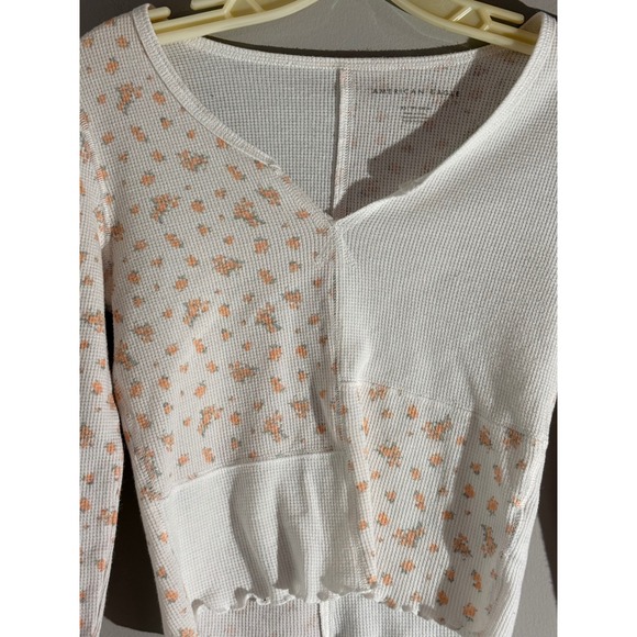 American Eagle Floral Thermal Long Sleeve V Neck Cropped Shirt Womens XS - Picture 2 of 5